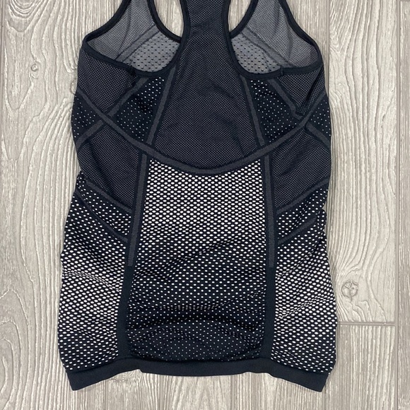 Athleta Black & White Tank Size Medium - Picture 7 of 7